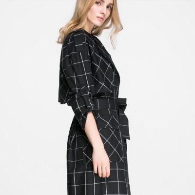 时尚大兜装饰格纹风衣外套